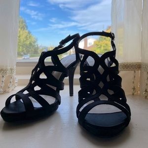 Le chateau black high heels